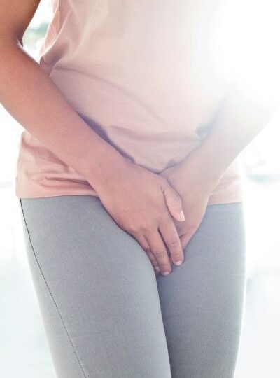 women crossing her legs because of pubis symphysis pain
